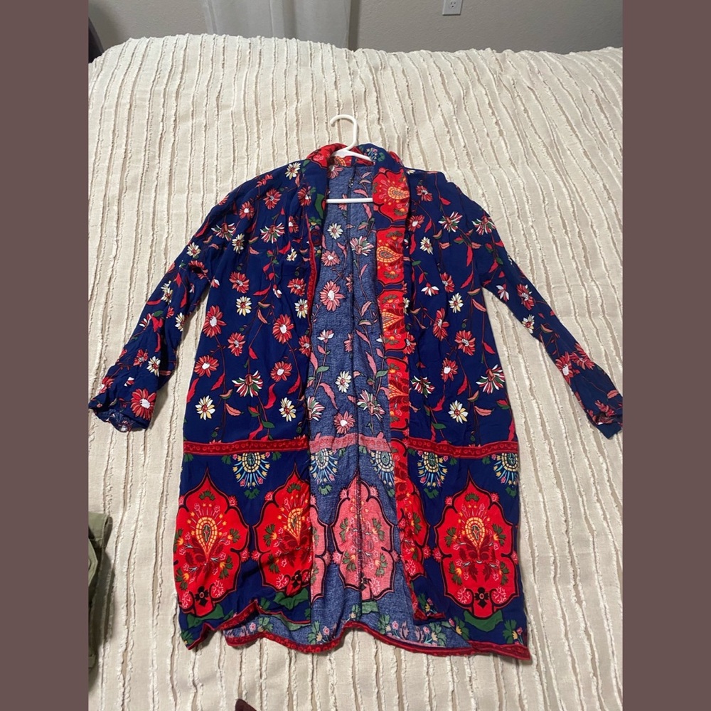 Blue and Red Floral Kimono style open jacket. Size medium (4/6)
